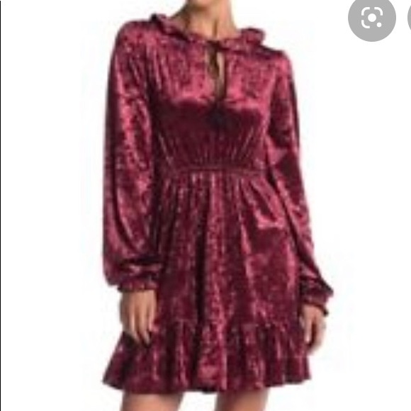 NWT Romeo & Juliet Couture Velvet Peasant dress - Picture 1 of 8